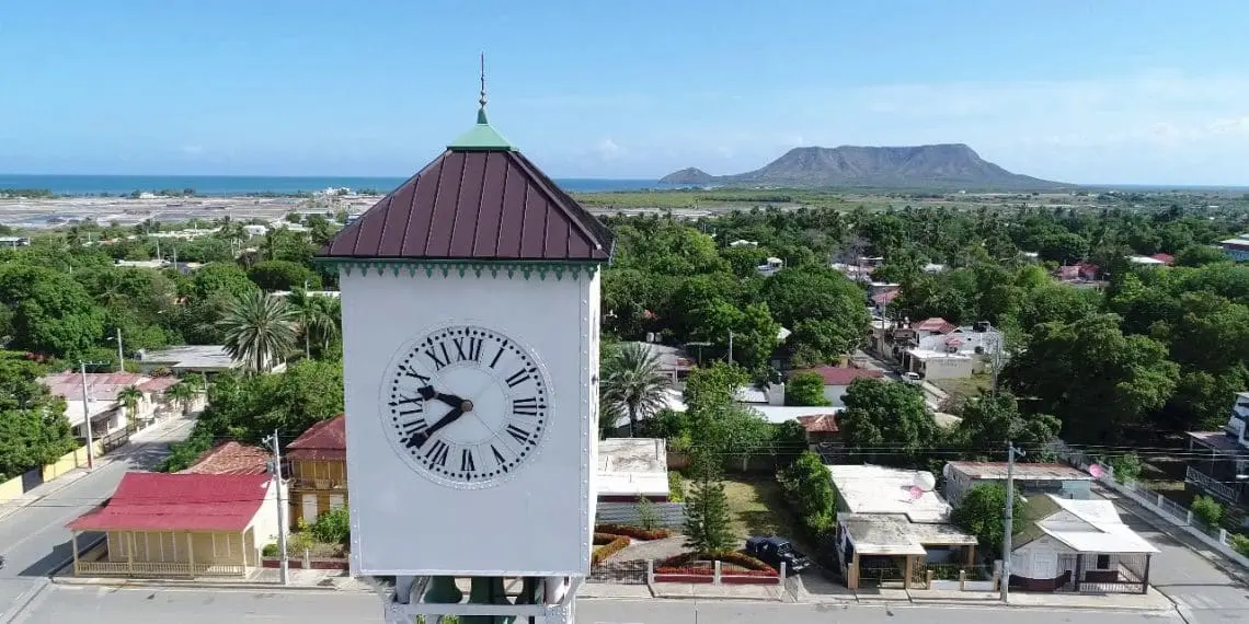 reloj | NOTICIARIO RD El reloj de Monte Cristi y su vínculo con la Torre Eiffel.