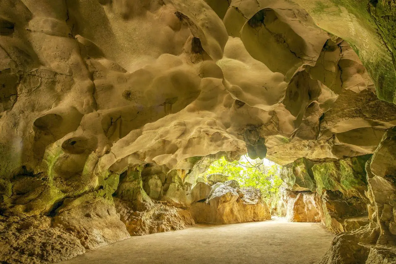 Las Cuevas del Pomier en la provincia San Cristóbal. Foto por Ministerio de Turismo República Dominicana