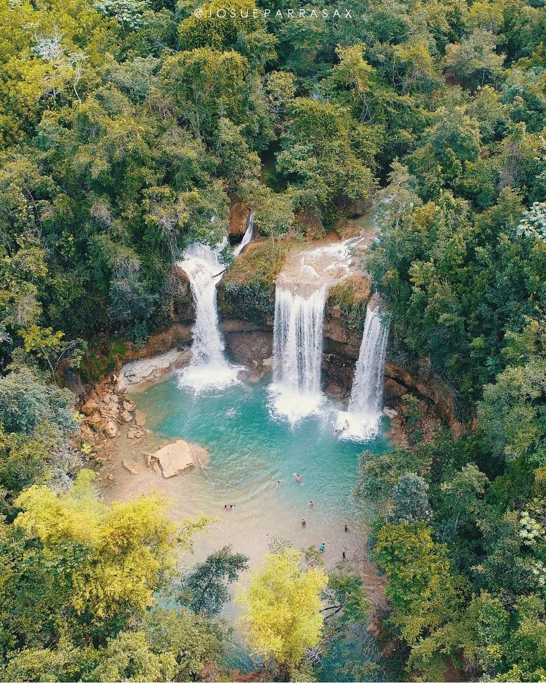 Salto Alto en Bayaguana, Monte Plata. Foto por Josué Parra @jotapege.rd