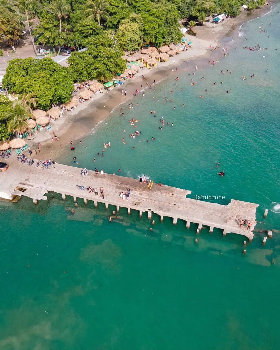 Playa Palenque en la provincia San Cristóbal. Foto por Ramidrone
