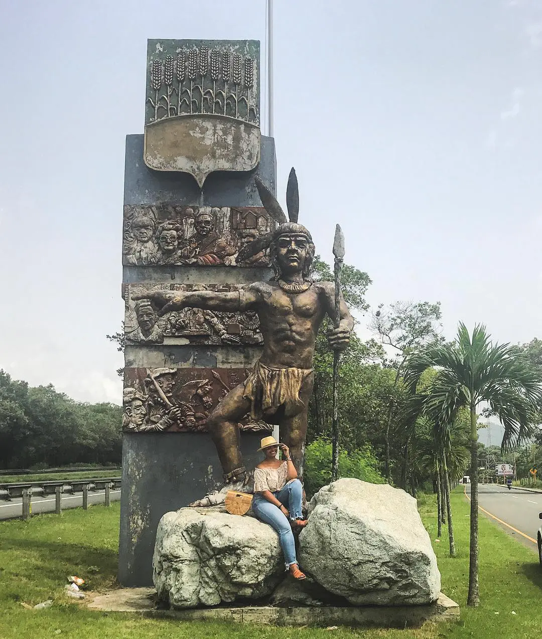 38694548_888678694659428_7918199714040774656_n | NOTICIARIO RD Monumento al cacique Taino Bonao, en el municipio que lleva su nombre en la provincia Monseñor Nouel. Foto por Le Frosie's Corner