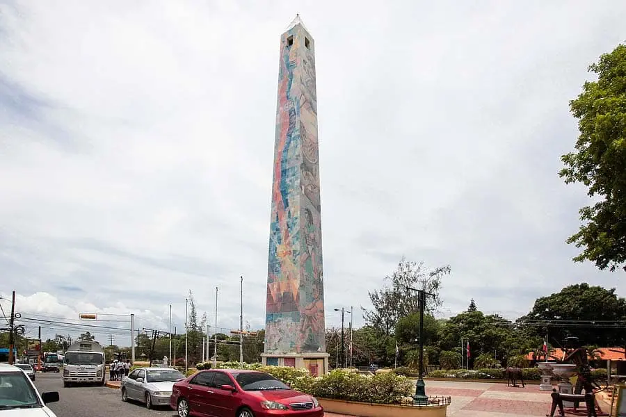 Obelisco de la Romana. Foto por Radio Exte, Romana.