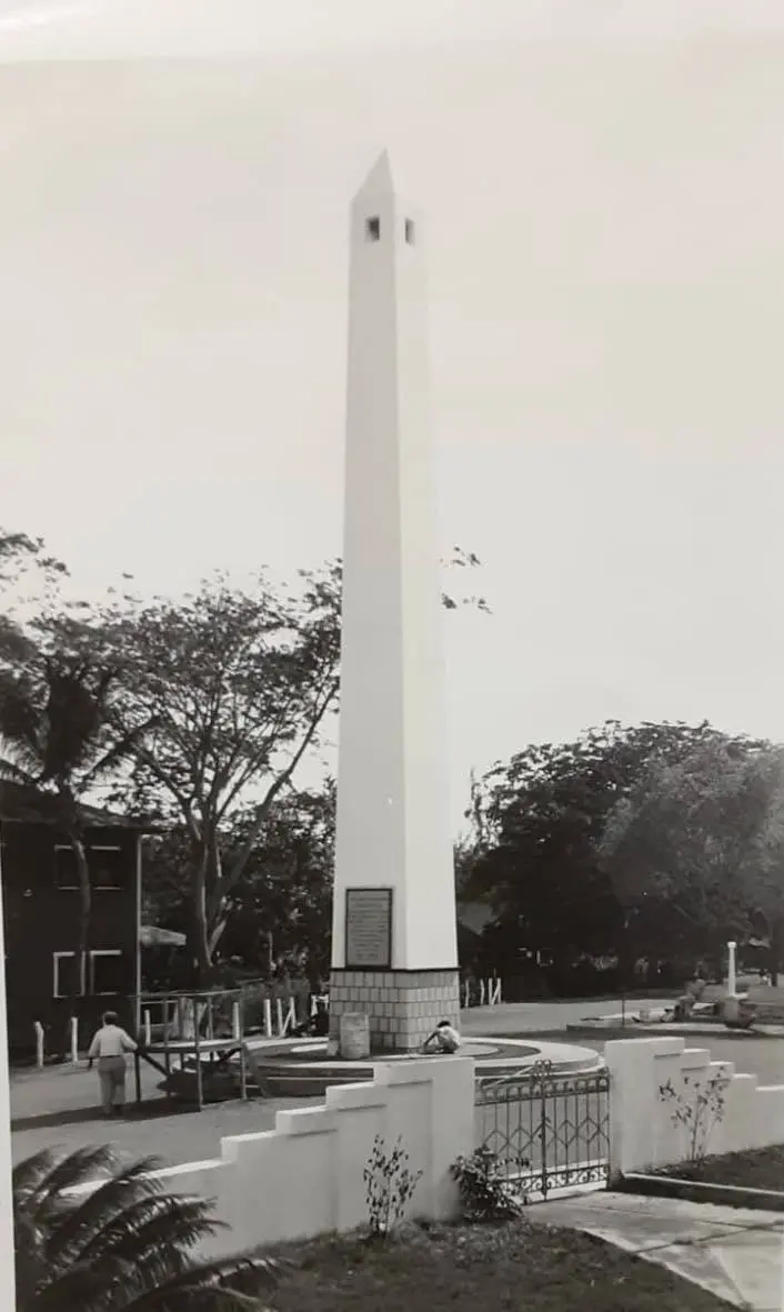 Foto del Obelisco de la Romana recién construido. Foto por La Romana Calle Arriba Calle Abajo
