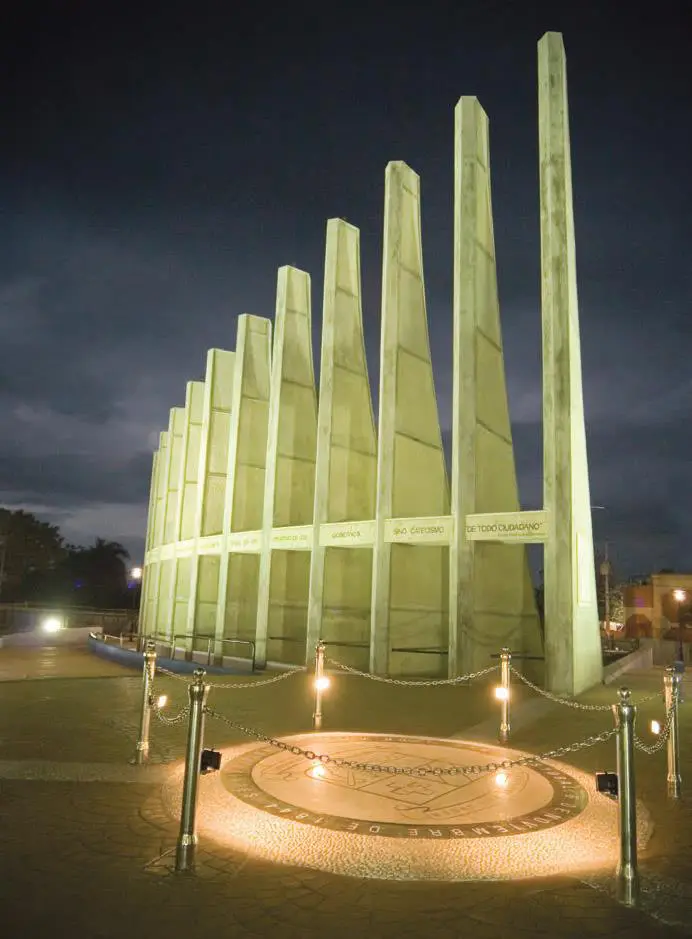 El Monumento a los Constituyentes en la provincia San Cristóbal. Foto por Arquitexto
