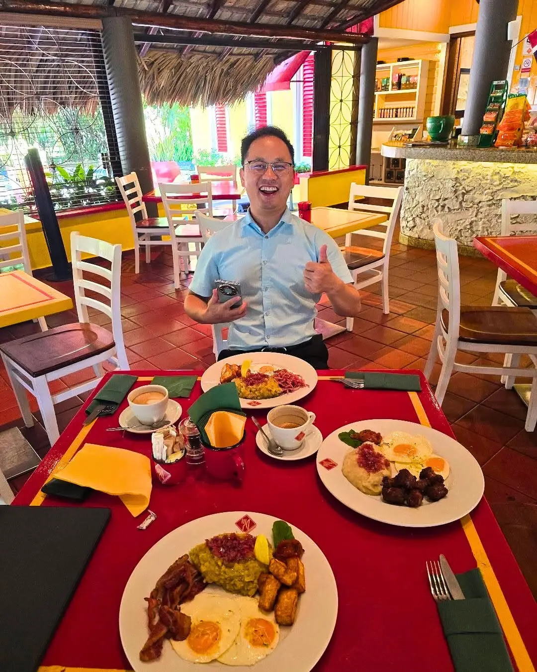 587715471_18541918948043787_7133445188647303085_n | NOTICIARIO RD Cliente comiendo sabrosa comida en el famoso negocio Típico Bonao.