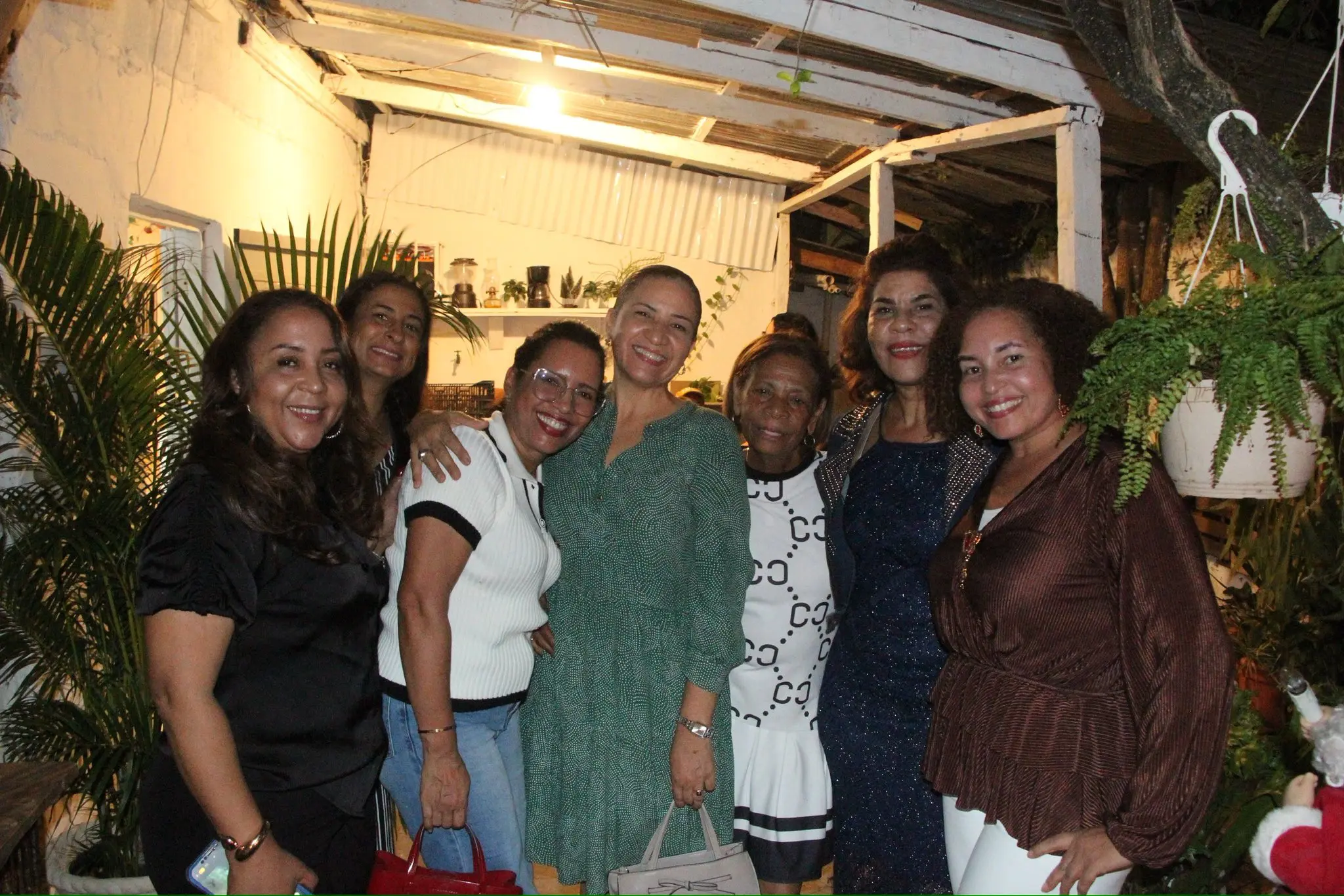 601481777_1159457949692815_2952379404097053832_n | NOTICIARIO RD Gente alegre de Nagua celebrando los 7 años de La Cafetera de Flor. Foto por NAGUA Por Dentro