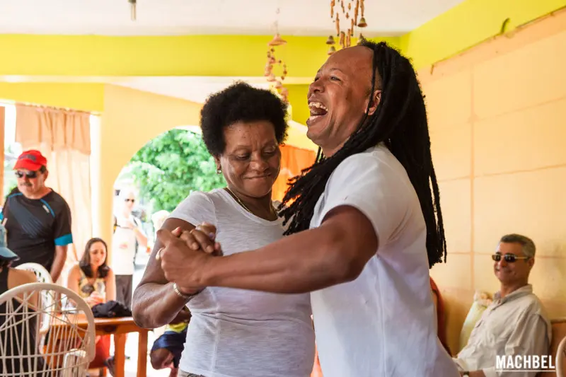 Baile-por-la-mañana-Caribe-en-Samaná-República-Dominicana-by-machbel | NOTICIARIO RD Gente de Samaná. Foto por machbel.com