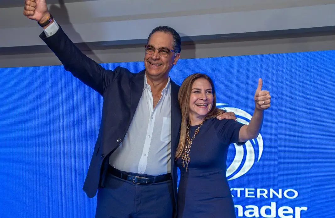 Santiago Hazim y Carolina Mejía. Imagen por n.com.do | NOTICIARIO RD
