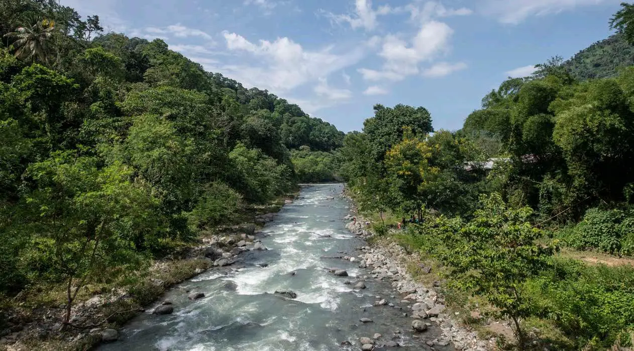 f7e60cf285585e2cc2a1fdaa7045a160 | NOTICIARIO RD Río Yuna, provincia Duarte. Foto por issuu.com