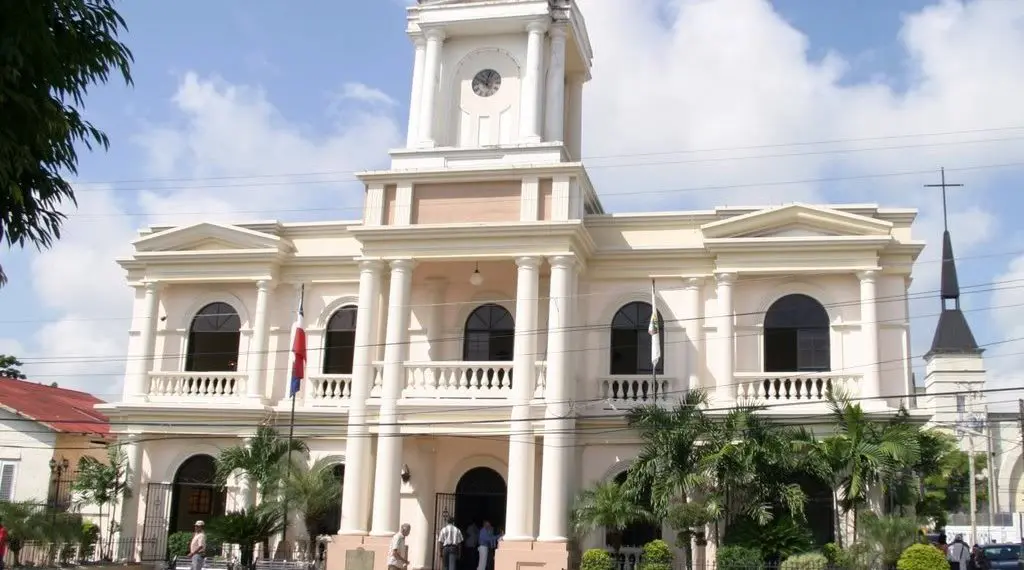 Palacio Municipal de San Francisco de Macorís, provincia Duarte. Foto por feliu.travel | NOTICIARIO RD Palacio Municipal de San Francisco de Macorís, provincia Duarte. Foto por feliu.travel