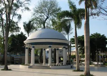 Parque Duarte en la Monseñor Nouel. Foto por @explorandomonsenornouel