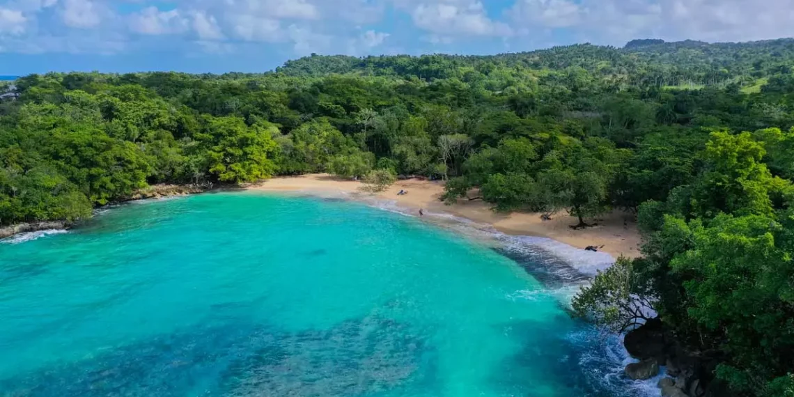 playa-caletón-rio-san-juan-mikkel-ulriksen | NOTICIARIO RD Playa Caletón beach in Río San Juan. Cortesía de Mikkel Ulriksen.