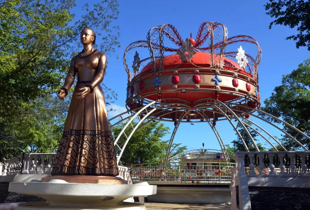 1_Actualidad_25_3p01 | NOTICIARIO RD Parque central Mercedes de la Rocha en Hato Mayor. Imagen por El Nacional