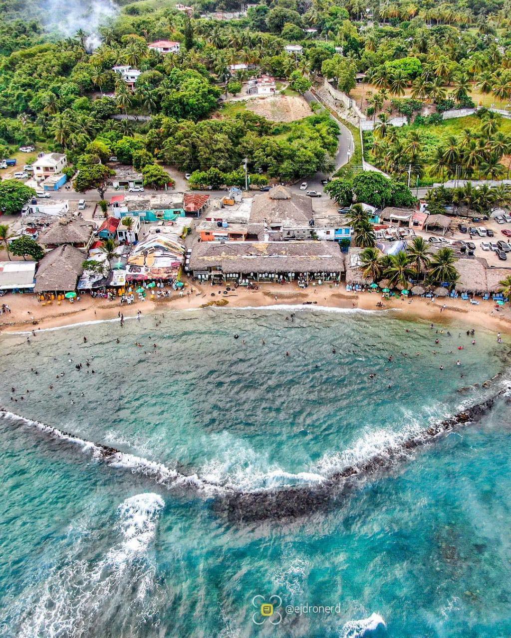 Playa Najayo en la provincia San Cristóbal. Foto por @ejdronerd