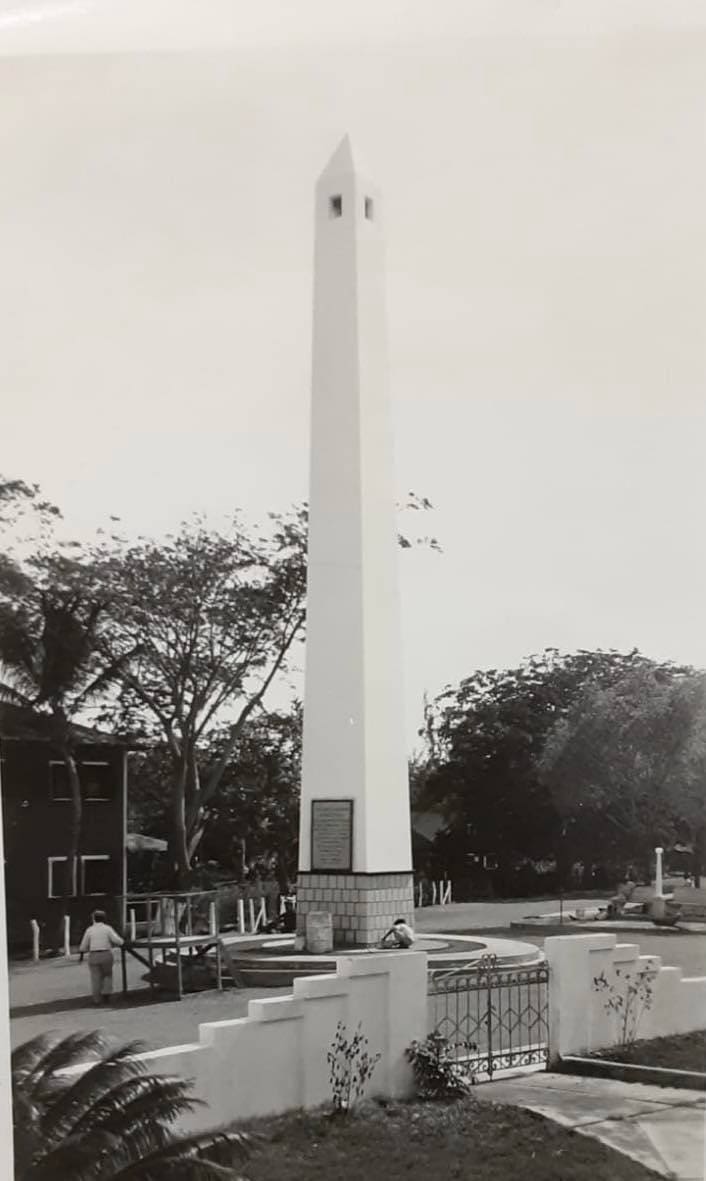 Foto del Obelisco de la Romana recién construido. Foto por La Romana Calle Arriba Calle Abajo