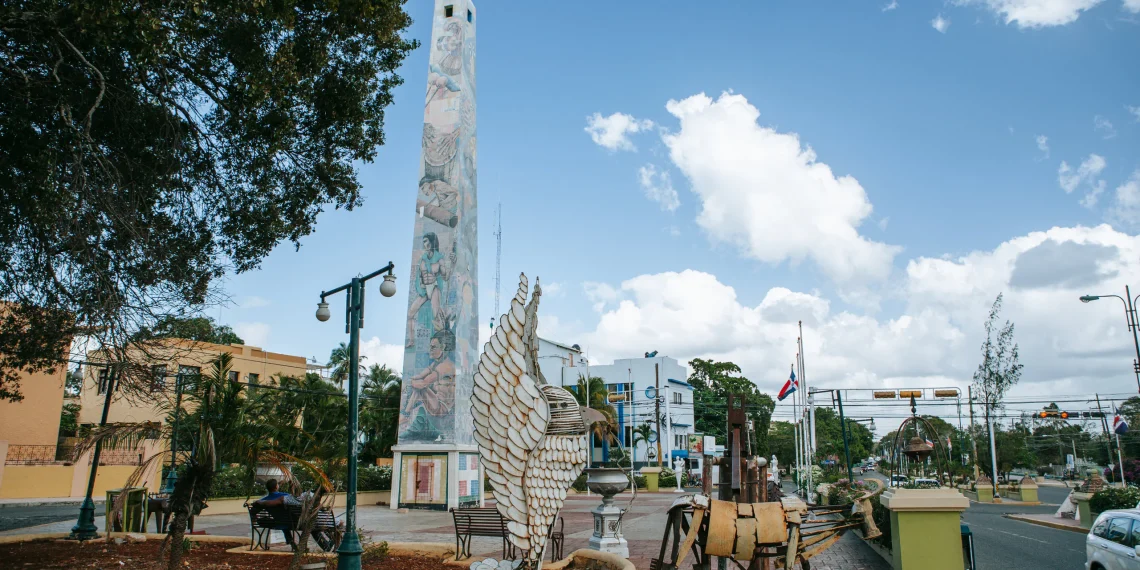 El Obelisco de La Romana. Cortesía de Expedia. | NOTICIARIO RD El Obelisco de La Romana. Cortesía de Expedia.