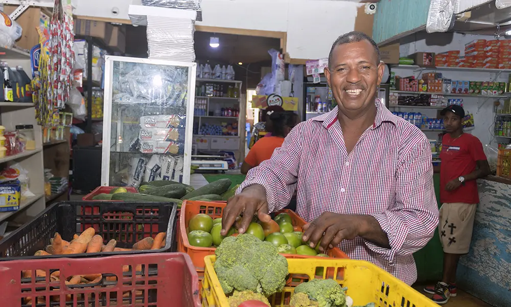 Gilberto Díaz, comerciante de Monte Plata. Foto por El Caribe