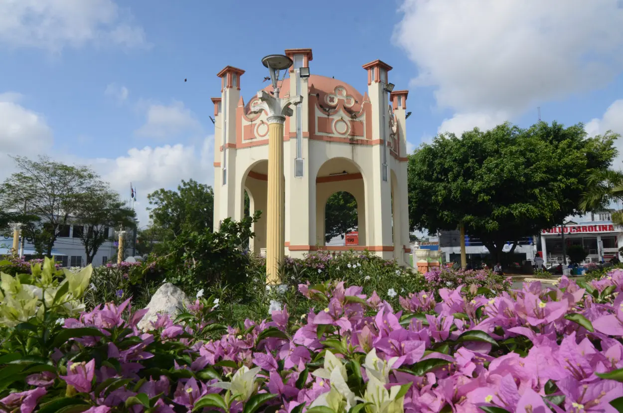 Parque Central de la ciudad de San Cristóbal. Foto por Jorge González del Nacional.