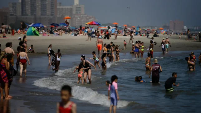Playas de NYC bajo alerta por bacterias
