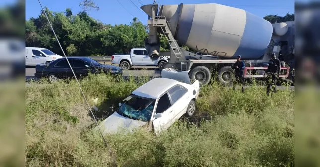 Reportan choque en Autovía del Este dejando varios afectados