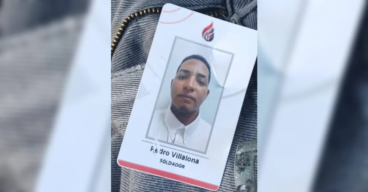ID badge with a portrait of Pedro Villalona and the title Soldador (welder) on a denim background.