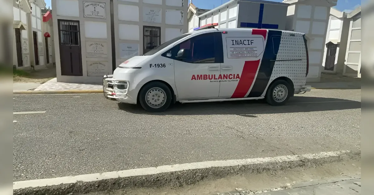 White ambulance with red stripe reading AMBULANCIA parked on a city street; INACIF logo on the door.