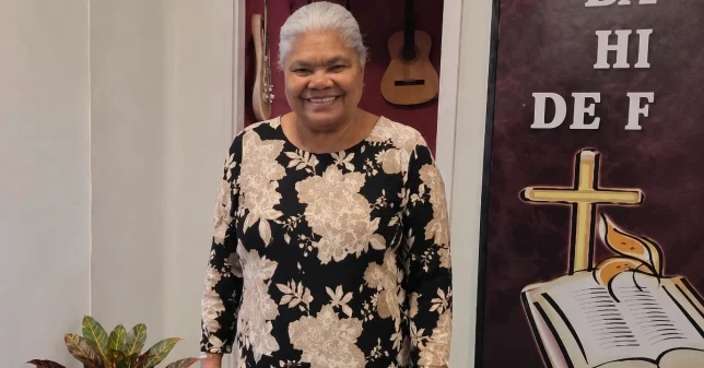 Señora cristiana se ve involucrada en enfrentamiento de elementos en Nueva York