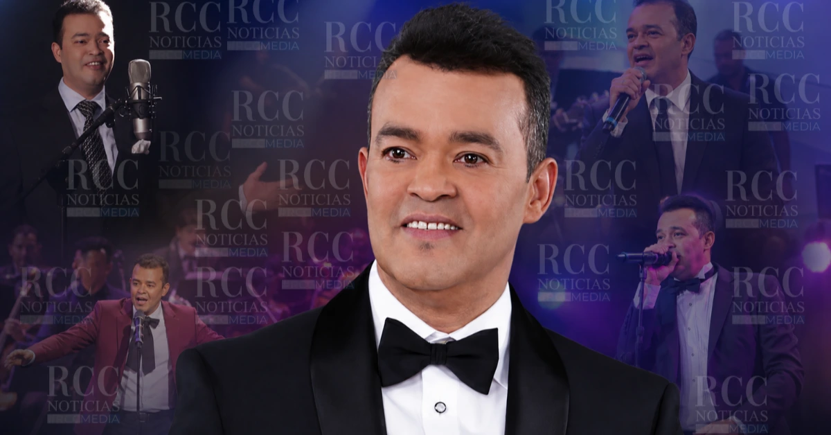 Man in a black tuxedo and bow tie smiling in front of a collage of RCC Noticias performers on stage.