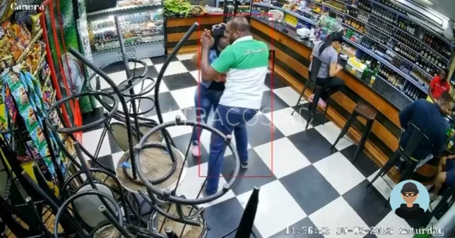 Captan en video alarmante incidente en un colmado en Distrito Nacional