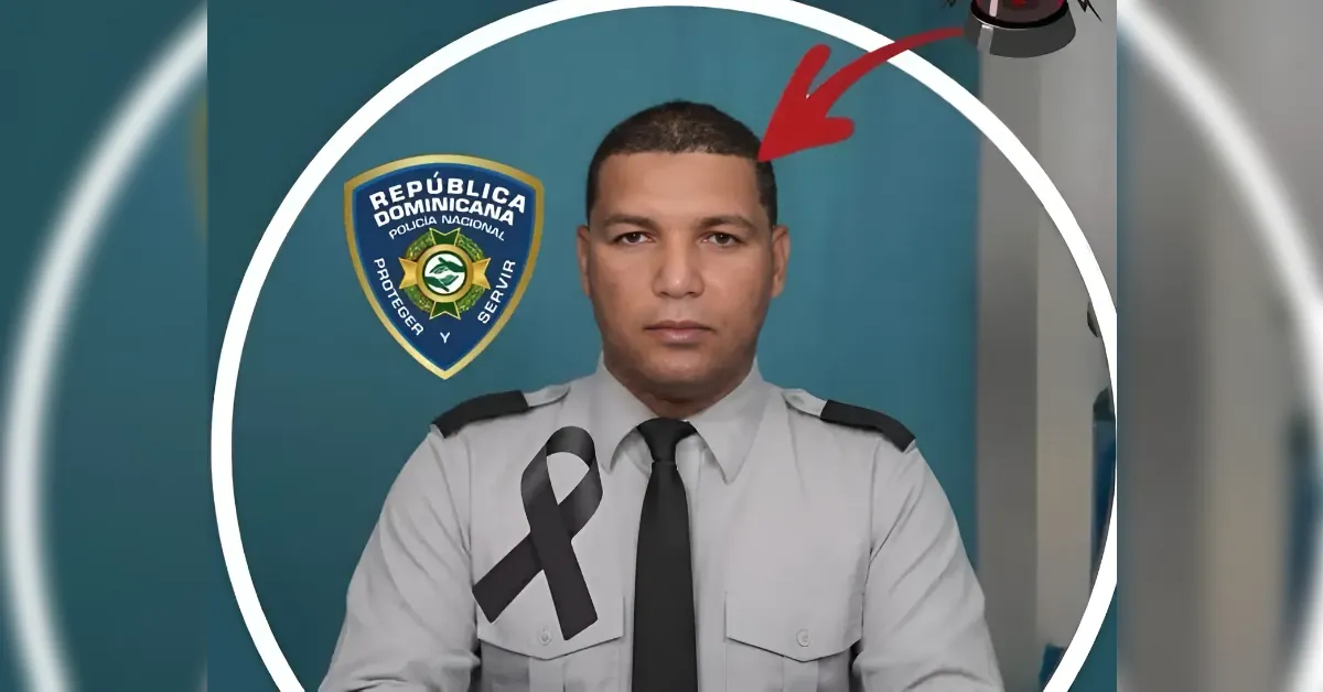 Police officer in a gray uniform with a black mourning ribbon on the chest, Dominican Republic Police badge in the background.
