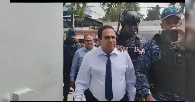 Juez dicta medidas contra odontólogo por investigación