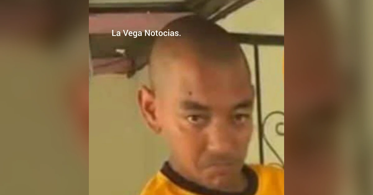 Close-up of a man with a shaved head and mustache, wearing a yellow shirt, looking at the camera indoors with a watermark reading 'La Vega Noticias'.
