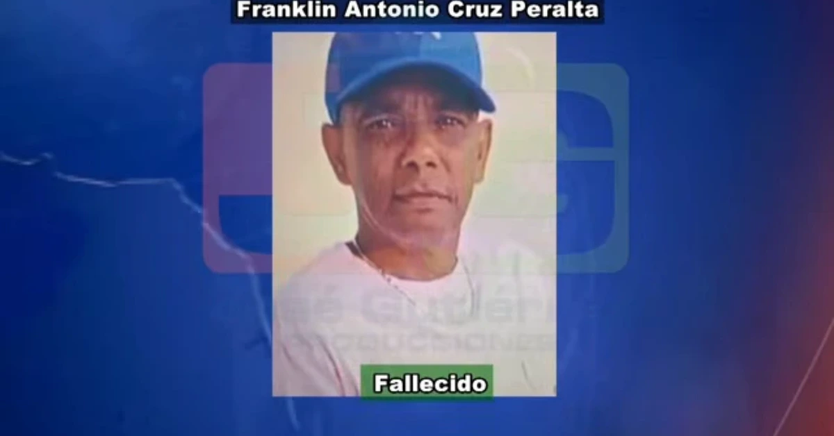 Portrait of Franklin Antonio Cruz Peralta wearing a blue cap on a blue news graphic, with the label 'Fallecido' (deceased).