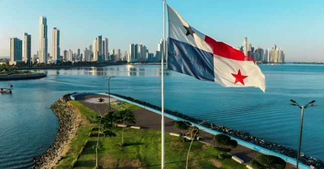 Panameña cuestiona fin del libre visado para dominicanos