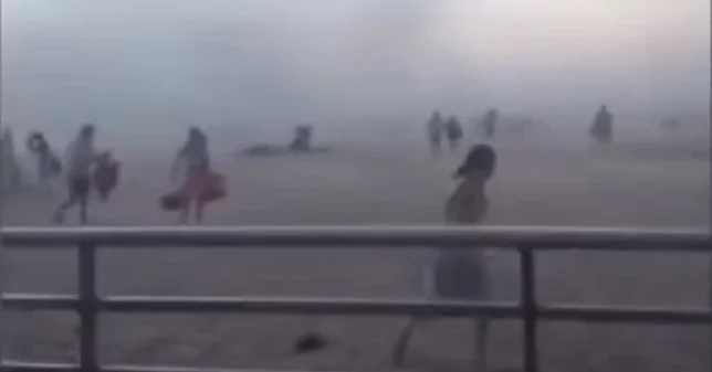Tormenta de arena sorprende playa de Nueva York