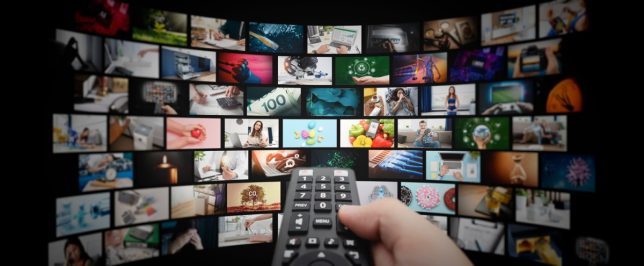 Netflix cuesta hasta $26.99 al mes y cinco plataformas gratis para ver series y películas en EE. UU.