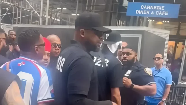 Se produce momento tenso con Alofoke en Manhattan durante parada