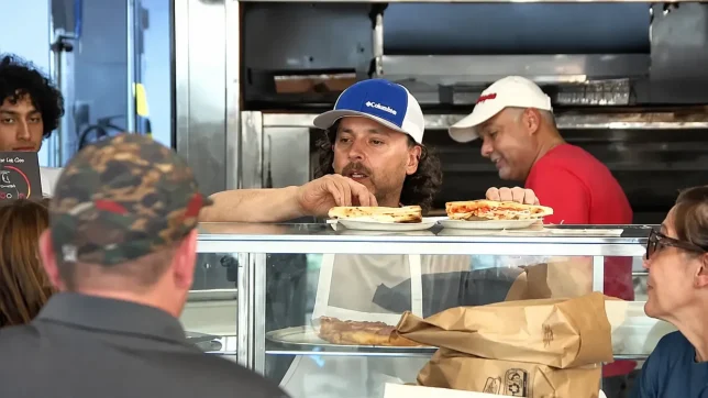Pizzería del Bronx ofrece comida gratis a quienes la necesitan
