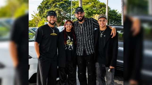Raphy Pina divide opiniones tras regalar tres Porsche a sus hijos