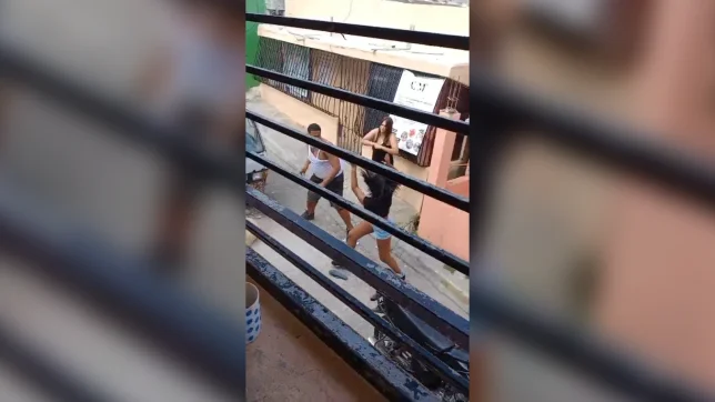 Dos mujeres y un hombre en el sector simon bolivar