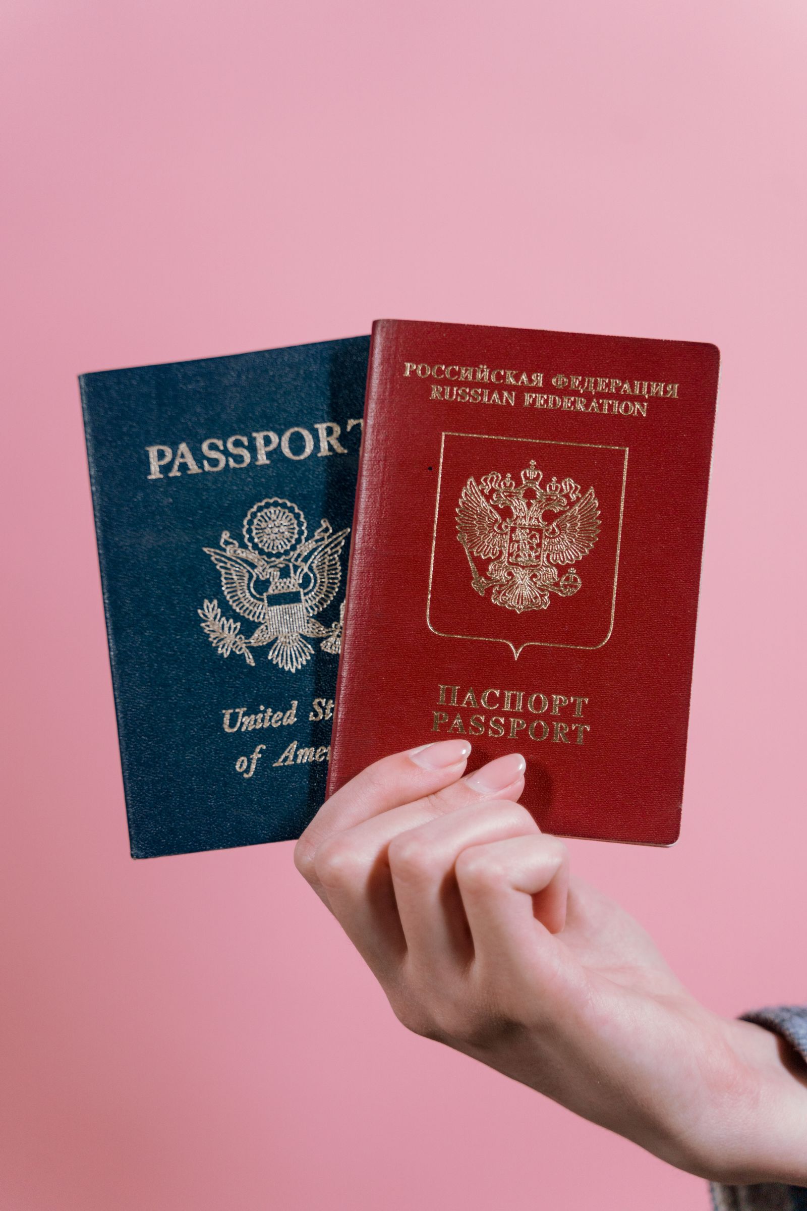 Pasaporte abierto listo para una gestión consular