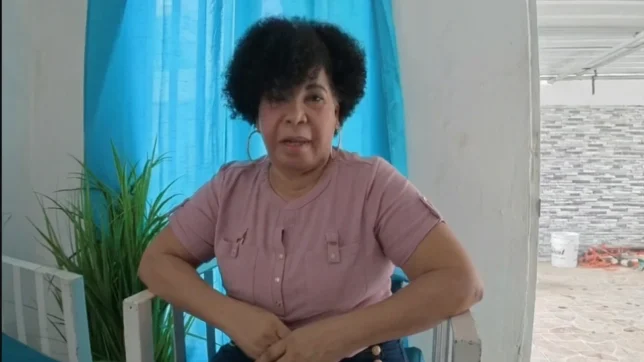 Mujer cuenta situacion con su hermano en La Vega