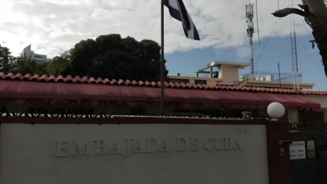 RD ordena salida de diplomáticos cubanos; Cuba responde