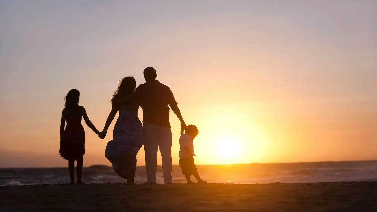 Familia dominicana durante un proceso de reunificación — portada