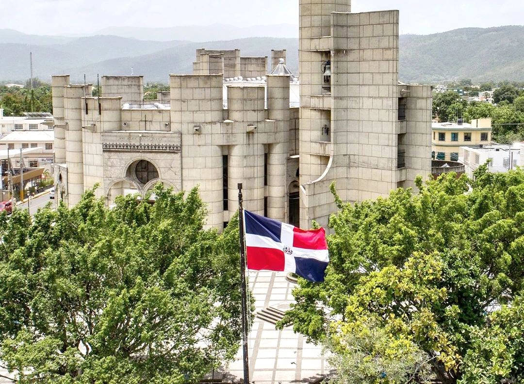 Recorrido cultural y de montaña por la provincia La Vega — portada