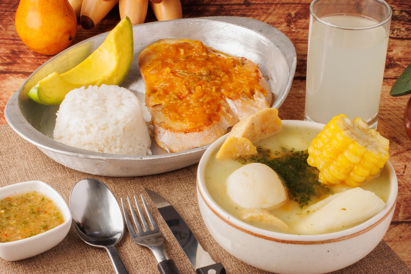 Sopa tradicional colombiana de ajiaco