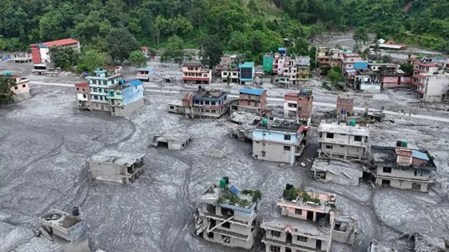 Deslizamiento bloquea río Chameliya y activa alerta en Nepal