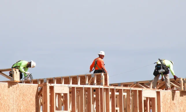Cómo trabajar en construcción en Estados Unidos: requisitos y seguridad