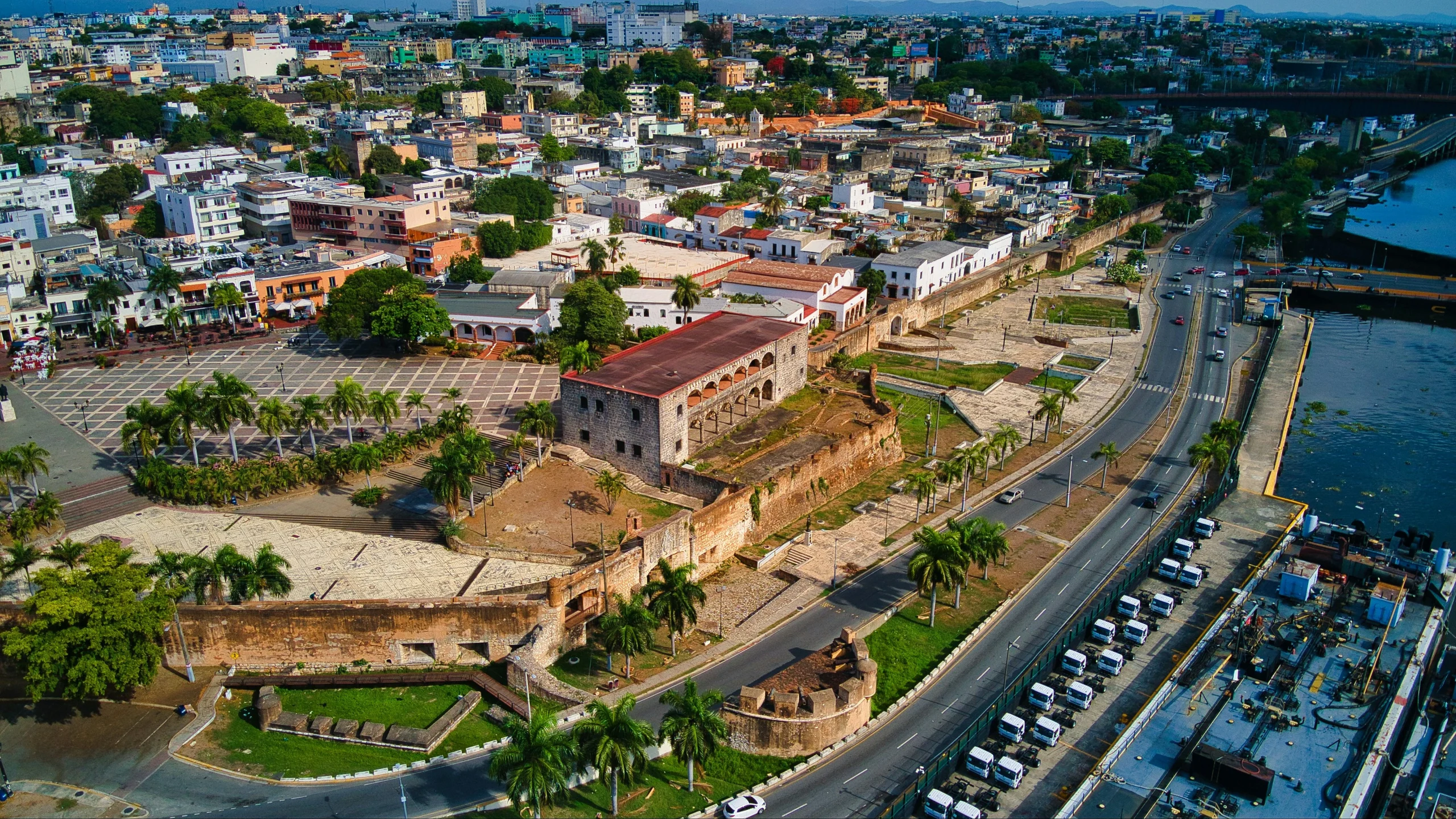 Planificación de una visita cultural a Santo Domingo — portada